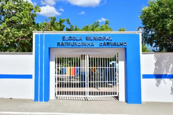 Vereadores de Floriano acompanha entrega de modernização da escola Raimundinha Carvalho.(Imagem:CMF)