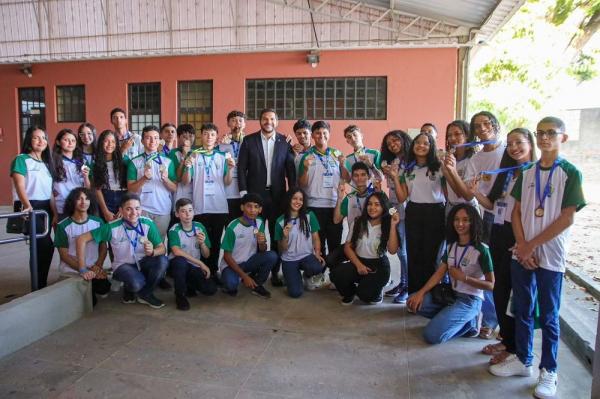 O secretário Washington Bandeira participou da Cerimônia de Premiação da 14ª edição da Olimpíada Brasileira de Física (OBFEP), realizada na Universidade Federal do Piauí (UFPI).(Imagem:Divulgação)