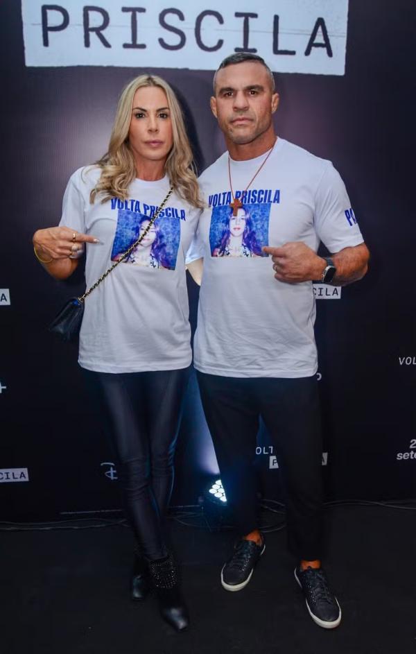 Vitor Belfort e Joana Prado com a família em lançamento de documentário sobre Priscila Belfort.(Imagem: AgNews)