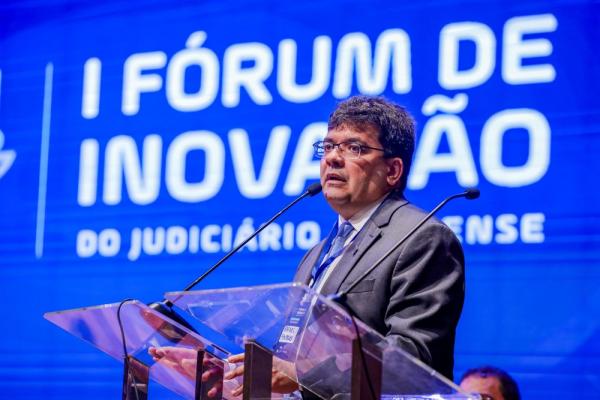 O governador participou, nesta quinta (5), da abertura do I Fórum de Inovação do Judiciário Piauiense.(Imagem:Divulgação)