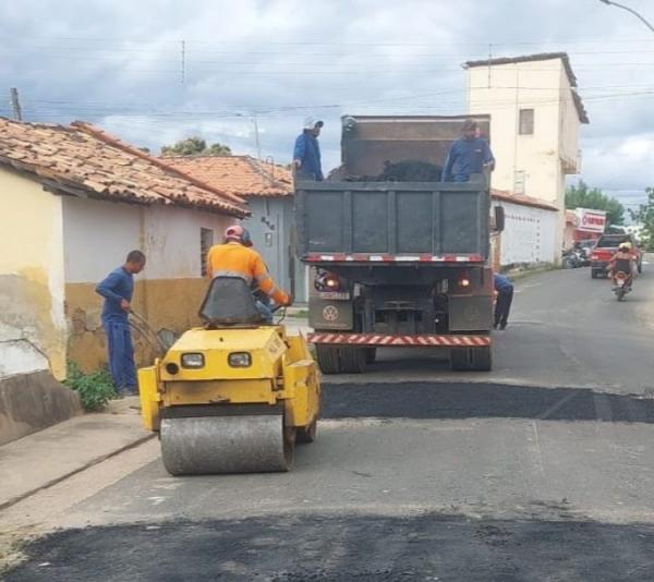 Mobilidade Urbana: Prefeitura de Floriano realiza tapa-buracos com massa asfáltica em ruas do município.(Imagem:Secom)