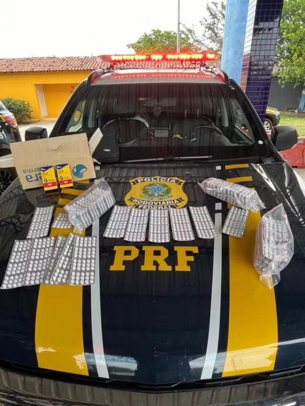 PRF apreende 3 mil comprimidos de remédios com substância para perda de apetite.(Imagem:Policia Rodoviária Federal)