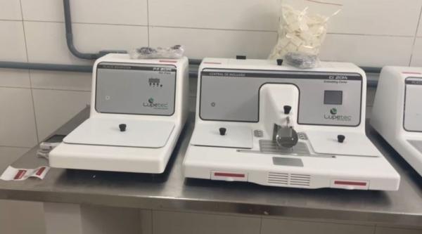 Também chegaram ao laboratório forense insumos, como reagentes, produtos químicos e outros materiais necessários para os exames.(Imagem:Divulgação)