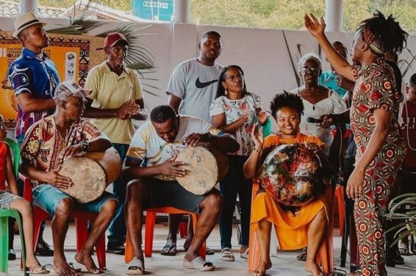 A programação, que ocorre nos dias 25 e 26 de outubro, conta com oficinas de canto, dança e percussão e rodas de diálogos sobre cultura(Imagem:Divulgação)