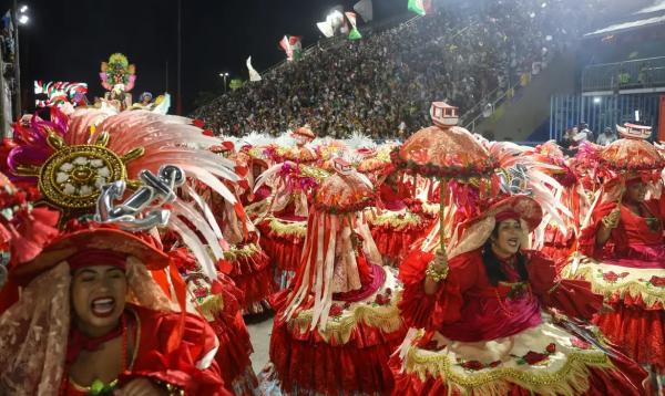 Acadêmicos do Grande Rio desfila no terceiro dia de carnaval do grupo Especial na Marquês de Sapucaí, na região central do Rio de Janeiro.(Imagem:Tomaz Silva/Agência Brasil)