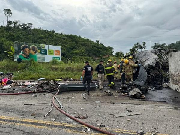 Acidente deixa ao menos 18 pessoas mortas em Minas Gerais (Imagem: Reprodução)