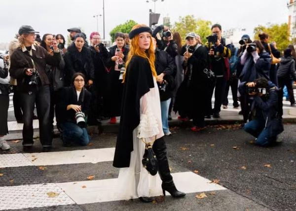 Marina Ruy Barbosa chama atenção de fotógrafos em Paris.(Imagem:Manu Scarpa/Brazil News)