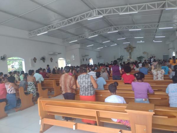 Fiéis de Floriano celebram Corpus Christi em demonstração de fé e devoção.(Imagem:FlorianoNews)