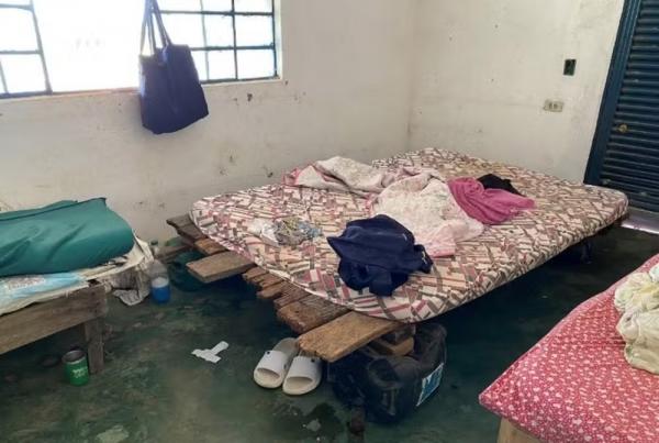 Imagem mostra local onde dormiam funcionários da Fazenda Talismã, do cantor Leonardo, em situação análoga à escravidão.(Imagem:Reprodução/MTE/Grupo Especial de Fiscalização Móve)