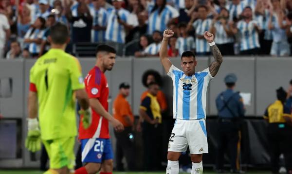 Lautaro Martínez garante segunda vitória dos hermanos na competição.(Imagem:REUTERS/Agustin Marcarian/Direitos Reservados)