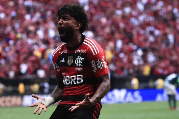 Gabigol comemora gol do Flamengo contra o Palmeiras na Supercopa 2023.(Imagem:Ettore Chiereguini/AGIF)