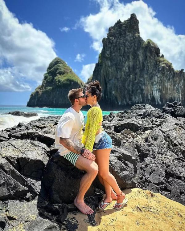 Juliette dá beijão no namorado em Noronha.(Imagem:Reprodução/ Instagram)