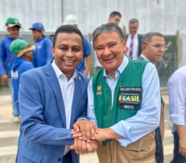 Deputado Dr. Francisco Costa acompanha ministro Wellington Dias em visita ao Centro de Autismo do Piauí.(Imagem:Reprodução/Facebook)