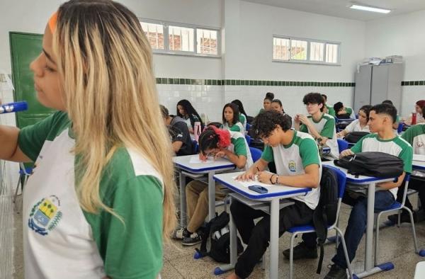 Oportunidade Jovem: monitoria auxilia estudantes durante preparação para o Enem.(Imagem:Divulgação)