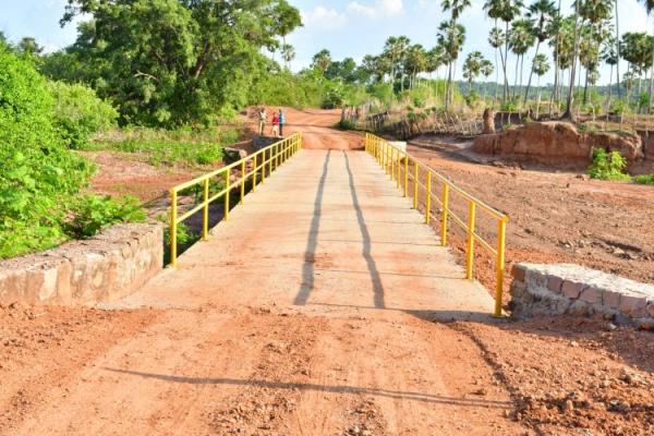 Prefeitura de Floriano entrega passagem molhada da localidade Rio Branco.(Imagem:Secom)