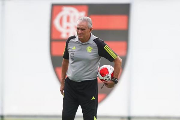 Tite em treino do Flamengo.(Imagem:Gilvan de Souza / CRF)