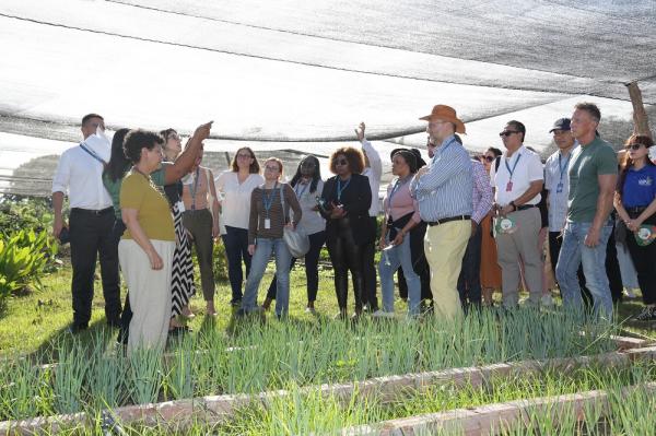 Participantes da força tarefa puderam presenciar programas que visam estimular a produção e venda de produtos provenientes da agricultura familiar.(Imagem:Divulgação)