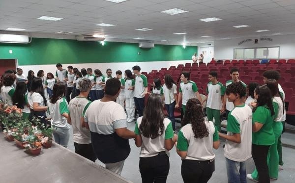 Iniciativa busca estimular um ambiente escolar mais acolhedor e promover o desenvolvimento socioemocional dos alunos.(Imagem:Divulgação)