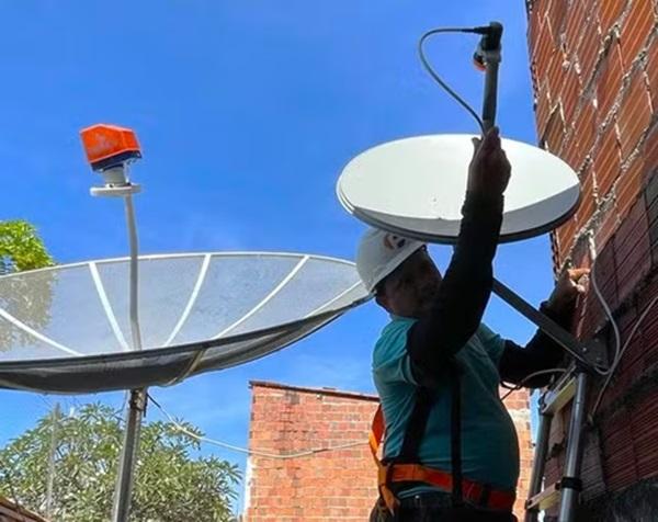 Famílias de menor renda podem solicitar kit para instalação da nova antena parabólica digital(Imagem:Siga Antenado/Divulgação)