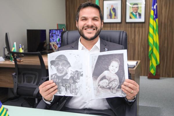 A iniciativa é uma parceria com o Ateliê e Escola de Artes da Professora Luciana Severo e, também, uma forma de incentivar os estudantes a desenvolverem criatividade e dotes artíst(Imagem:Divulgação)