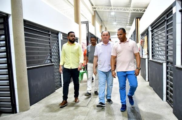 Prefeito de Floriano visita Mercado Público Central e anuncia melhorias.(Imagem:Reprodução/Instagram)