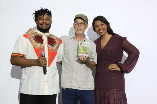 Entrega de troféu encerra 12º Festival Nacional de Teatro do Piauí.(Imagem:Divulgação/Grupo Escalet)