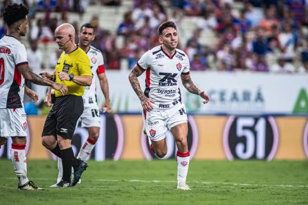 Gustavo Mosquito comemora gol de empate Vitória contra o Fortaleza.(Imagem:Victor Ferreira / EC Vitória)