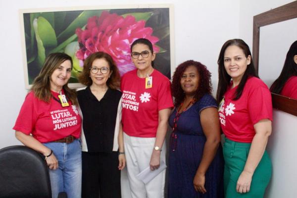 Através de dicas de estilo com lenços e práticas de bem-estar emocional, a oficina foi realizada com o objetivo de trabalhar a autoestima de mulheres em tratamento oncológico.(Imagem:Divulgação)