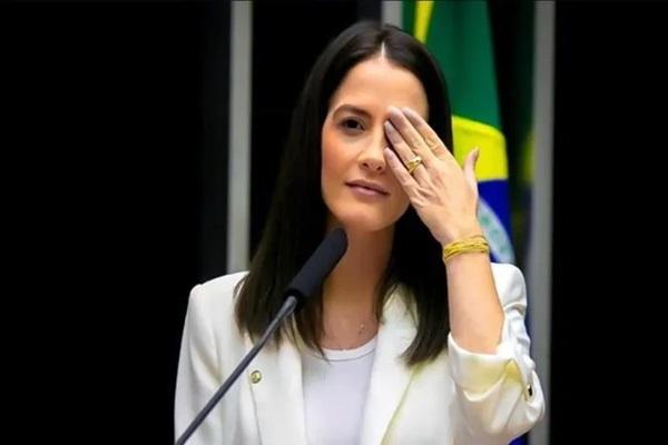 Deputada Amália Barros (PL-MT) durante fala na Câmara dos Deputados(Imagem:Reprodução/Câmara dos Deputados)