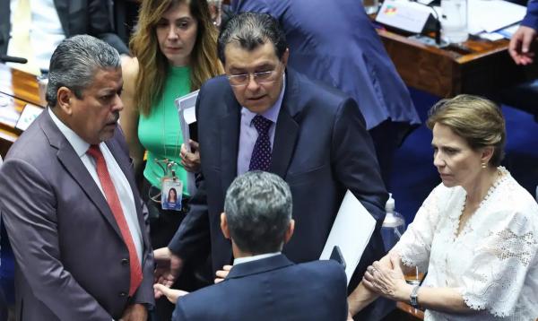 O senador Eduardo Braga durante sessão do Senado Federal deliberativa extraordinária.(Imagem:Antônio Cruz/Agência Brasil)