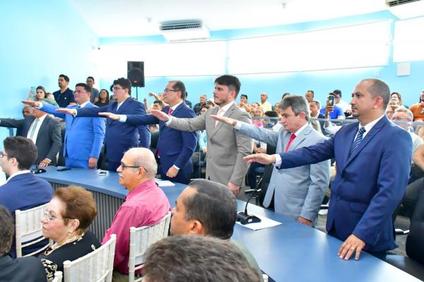 Posse do prefeito Antônio Reis e do vice-prefeito Joab Curvina marca início de nova gestão em Floriano(Imagem:Ricardo Alves)