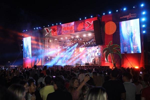 As bandas Som e Louvor e Avivah deram início ao último final de semana do festival(Imagem:Reprodução)