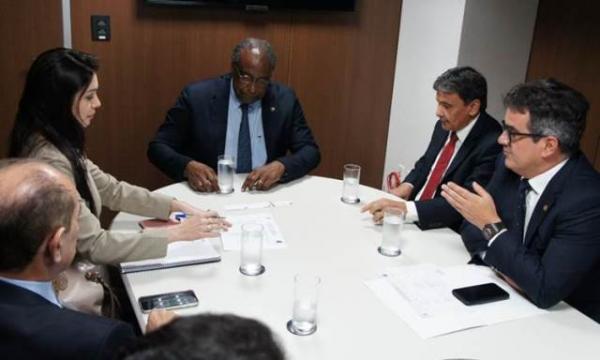 Governador busca ajuda para cidades afetadas por enchentes no Piauí