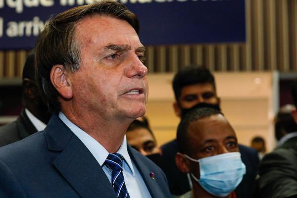 Bolsonaro chama FHC de cara de pau e sugere financiar MST para que invada fazenda do ex-presidente
