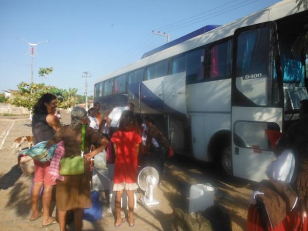 Romeiros baronenses viajam com destino ao Canind&eacute;.(Imagem:FlorianoNews)