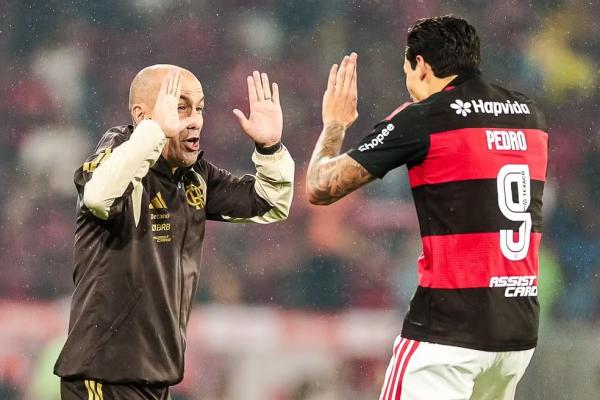 Pedro enterra polêmica com Filipe Luís e celebra volta por cima no Flamengo com Jardim