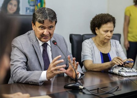 "Dificuldades podem nos envergar, mas não nos quebrar", garante governador em mensagem