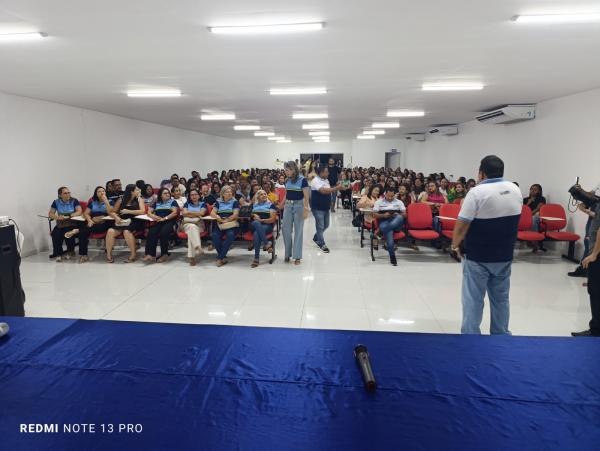 Bar&atilde;o de Graja&uacute; realiza Encontro Pedag&oacute;gico com foco no planejamento e valoriza&ccedil;&atilde;o dos educadores.(Imagem:FlorianoNews)