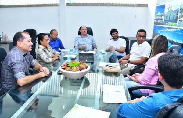 Deputado Dr. Francisco Costa busca parcerias para trazer curso de medicina para Floriano
