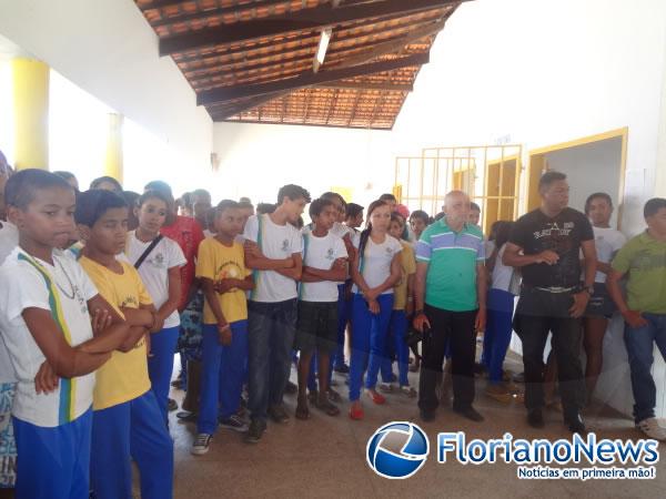 Estudantes da localidade Vereda Grande recebem bicicletas do Pedala Piau&iacute;.(Imagem:FlorianoNews)