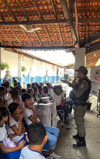 Projeto promove cultura de paz em escola de Floriano com participação da Polícia Militar