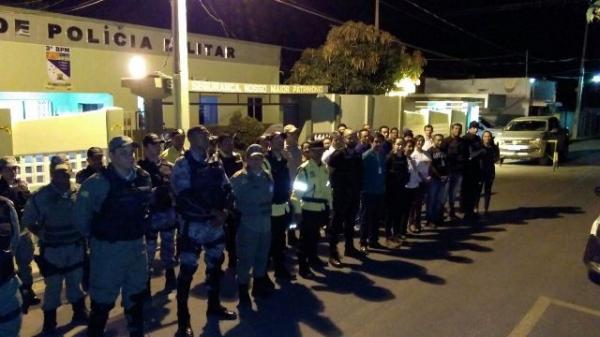 Opera&ccedil;&atilde;o integrada fiscaliza condi&ccedil;&otilde;es de seguran&ccedil;a de estabelecimentos em Floriano.(Imagem:Pol&iacute;cia Militar)