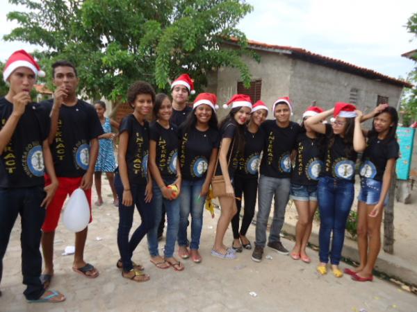 Jovens Interact e Rotary Club Princesa do Sul realizaram festa natalina em bairro de Floriano
