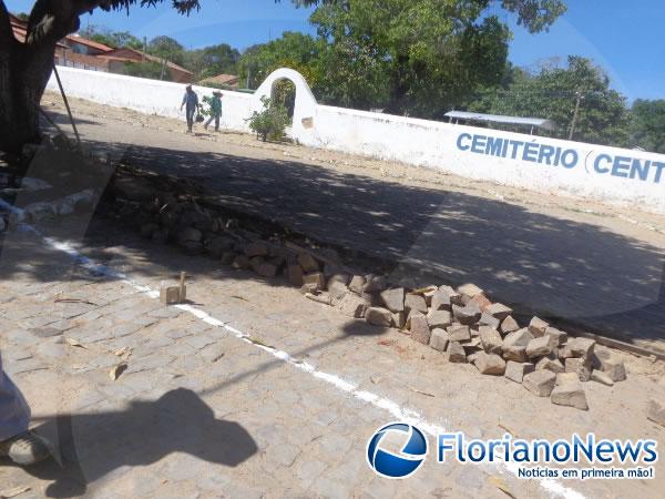 Iniciada obras para amplia&ccedil;&atilde;o do Cemit&eacute;rio S&atilde;o Pedro de Alc&acirc;ntara.(Imagem:FlorianoNews)