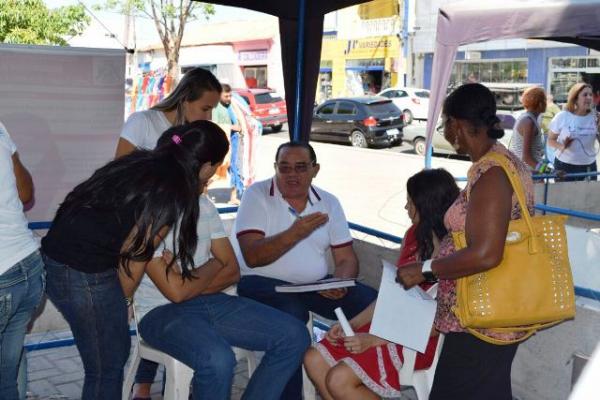 CTA realiza a&ccedil;&atilde;o para lembrar o Dia Mundial de Luta contra a AIDS.(Imagem:FlorianoNews)