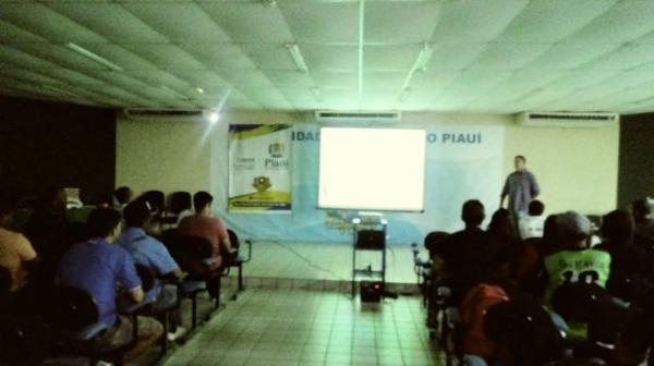 Mini curso de arbitragem &eacute; ministrado no audit&oacute;rio da UESPI de Floriano.(Imagem:FlorianoNews)