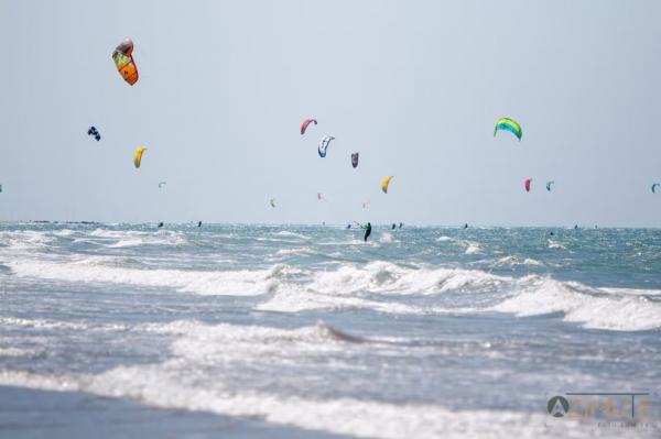 Ecodownwind: um dos eventos mais esperados pelos amantes do kitesurfe movimenta o litoral do Piau&iacute; neste fim de semana.(Imagem:Mois&eacute;s Saba)
