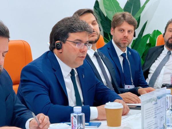 Rafael Fonteles se reúne com representantes da Xiamen Golden Dragon em busca de investimentos