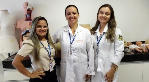 O curso vai ser ministrado pelas enfermeiras, Lidiane Saraiva e Lana Let&iacute;cia.(Imagem:JC24Horas)
