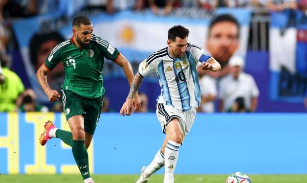 Messi vira maior artilheiro das copas e lidera Argentina em estreia